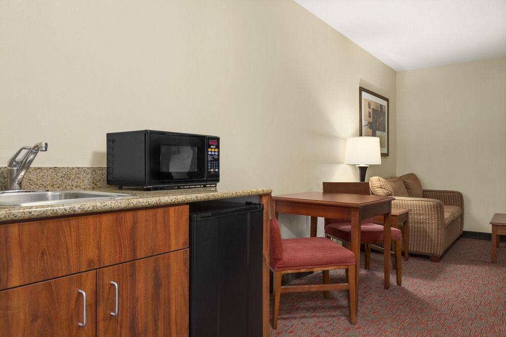 Hampton Inn Potomac Mills Woodbridge Exterior photo