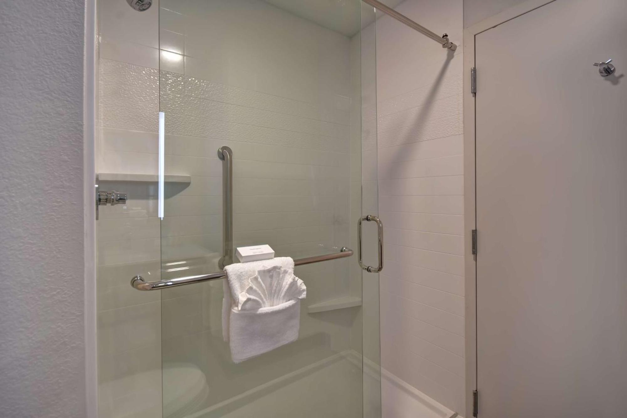 Hampton Inn Potomac Mills Woodbridge Exterior photo