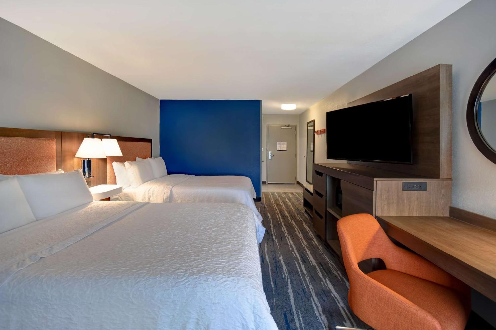 Hampton Inn Potomac Mills Woodbridge Exterior photo