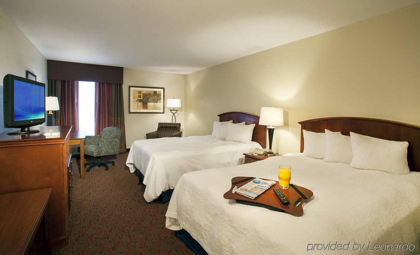 Hampton Inn Potomac Mills Woodbridge Exterior photo