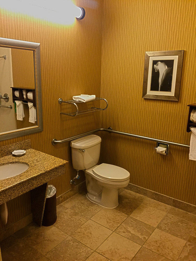 Hampton Inn Potomac Mills Woodbridge Exterior photo